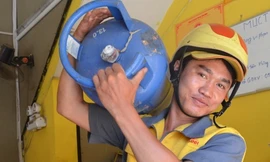 Giá gas bán lẻ tháng 8 giảm nhẹ 