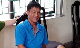 Bắt giam người mua bài bịp có chất phóng xạ