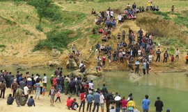 Gần nghìn người dân tập trung tại suối Troóc vì sức hút của cây sưa