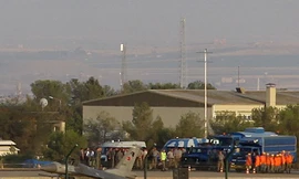 Rất may là 2 phi công đã kịp thời bật ghế thoát hiểm để thoát ra ngoài