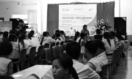 Nâng cao nhận thức về sức khỏe sinh sản cho nữ công nhân