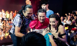 Hà Hồ, Mr Đàm bị xối nước đá trước hàng ngàn khán giả