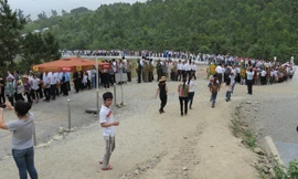 Đoàn người tấp nập đổ về khu mộ Đại tướng