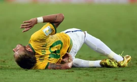 Trái tim Brazil rỉ máu vì Neymar