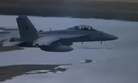 Màn rượt đuổi nghẹt thở giữa tên lửa SA-13 và tiêm kích F/A-18F