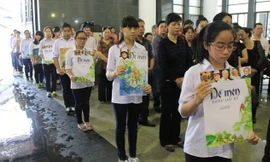 Hình ảnh trong buổi chia tay nhà văn của người lớn và trẻ em sáng 17/7