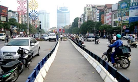 Dải phân cách cứng - công hay tội?