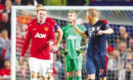 Về cá nhân, Rooney (trái) đã thắng Schweinsteiger (phải). Ảnh: AP