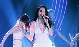 Thủy Tiên khoe thân nóng bỏng, Siu Black “đè bẹp” trai đẹp