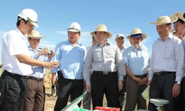 Đoàn giám sát của Quốc hội kiểm tra công tác di dân. Ảnh minh họa