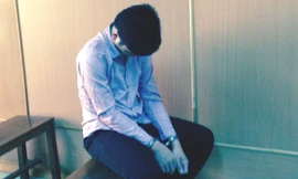 Cha uống rượu say, con gái bị hàng xóm ‘hại đời’