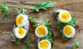 Lựa chọn đồ ăn vặt “không làm tăng cân” để ăn đêm