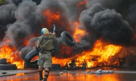 Bạo lực gia tăng, Kiev chìm trong khói lửa