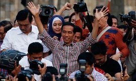 Hai ứng viên tổng thống đều tuyên bố chiến thắng