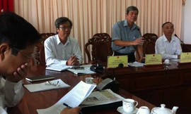 Đại diện cơ quan chức năng Hậu Giang trả lời báo chí