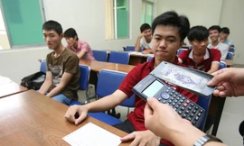 Thí sinh cần tập trung trong ngày làm thủ tục dự thi để nghe phổ biến quy chế thi, tránh những sai lầm đáng tiếc do không nắm quy chế. Ảnh: Đào Ngọc Thạch