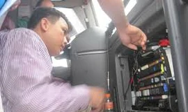 Lái xe lắp công tắc để tắt hộp đen