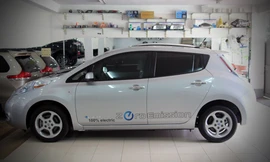 Nissan Leaf xuất hiện tại showroom trên đường Nguyễn Thị Minh Khai, TP HCM.