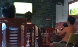 Trai làng phải bán cả trâu bò để chơi cá độ bóng đá.