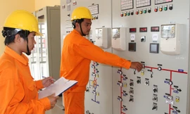 EVN SPC ráo riết thực hiện các giải pháp nhằm tối ưu hoá chi phí sản xuất kinh doanh điện. Ảnh: Đại Dương 