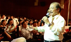 Điều gì khiến NSND Trần Hiếu khóc 30 phút trong đêm nhạc?