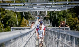 Cầu treo đi bộ ở Nga hoành tráng cỡ nào?
