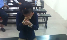 Bị cáo ôm mặt khóc lớn sau khi nghe tòa tuyên án