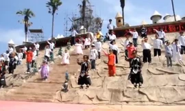 Màn trình diễn ở Đế chế người lùn