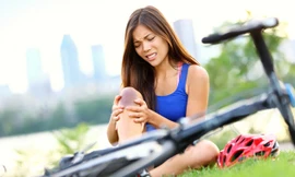 Bong gân, trật khớp là tai biến thường gặp trong cuộc sống hằng ngày nếu không sơ cứu, chữa trị kịp thời có thể để lại di chứng về sau 