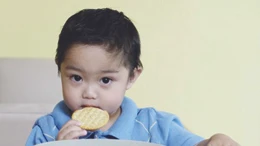 Đừng thờ ơ với thực trạng vì có thể bé đang bị mất cân bằng dinh dưỡng bởi những bữa ăn nhiều tinh bột, dư năng lượng nhưng thiếu vi chất.