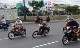 Đám đông sợ hãi vì quái xế náo loạn Đại lộ Đông Tây