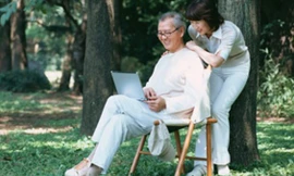 Ông ngoại tôi muốn kết hôn với người giúp việc kém cả tuổi con gái mình sau khi bà ngoại mất chưa được bao lâu (Ảnh minh họa)