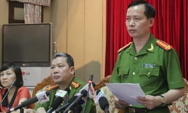 Đại tá Dương Văn Giáp tại buổi họp giao ban Thành uỷ.