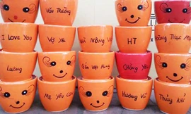 Gốm sứ Bát Tràng cũng đua theo trào lưu in tên của Coca