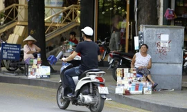 Liệu chợ thuốc lá lậu ven Hồ Gươm có tái lập?. Ảnh: Như Ý