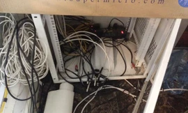 Đạo chích phá khóa cửa cuốn bằng máy dò mã