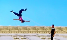 Nghẹt thở màn nhảy múa trong không trung