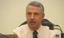  Nhà báo Thomas Friedman tại buổi gặp gỡ báo chí sáng 6/5. Ảnh: Trúc Quỳnh