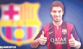 Suarez là tâm điểm chú ý trong “cuộc chiến giữa các vì sao”. Ảnh: EPA 