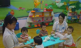 Trẻ từ 6 đến 18 tháng tuổi sẽ được học tại trường công lập. Ảnh: Báo Hải Quan 