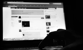 Cấm tung ảnh nóng lên mạng để trả thù