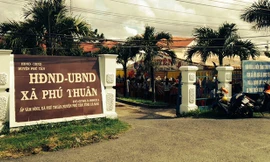 Trụ sở UBND xã Phú Thuận làm đám vu qui cho con gái ông Chủ tịch Lê Công Quẩn