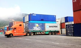Nhiều container bị tài xế rút ruột trước khi vào cảng Tiên Sa, Đà Nẵng