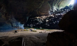 Du khách dựng trại nghỉ bên trong hang Sơn Đoòng tuyệt đẹp