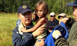 Bé Karina may mắn sống sót sau 11 ngày trong rừng. Ảnh: SakhaPress