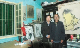 Nhà thơ Trần Vàng Sao và tác giả.Ảnh: T.N.A