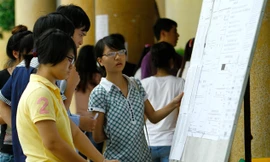 Nhiều thí sinh hy vọng mình đủ điểm chuẩn. Ảnh: Như Ý