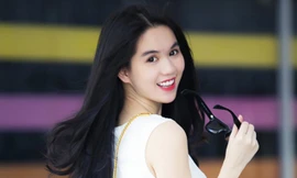 Ngọc Trinh xinh tươi dạo phố 