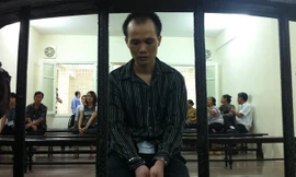 Nguyễn Bá Quỳnh trong giờ chờ Toà nghị án 