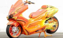 Chói mắt với siêu xế PCX độ màu rực rỡ như 'ông mặt trời'